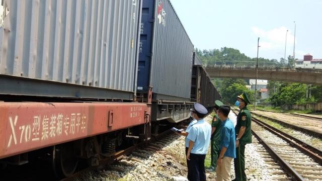 Read more about the article Hai bộ Tài chính và Giao thông vận tải đề xuất Chính phủ nâng cấp hạ tầng đường sắt phục vụ xuất khẩu sang Trung Quốc