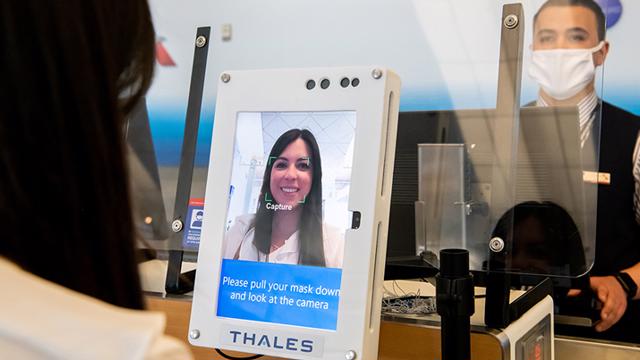 Read more about the article Sắp thử nghiệm công nghệ nhận dạng khuôn mặt của thẻ căn cước gắn chip khi làm thủ tục tại sân bay