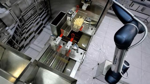 Chi phí cho robot nấu ăn chưa bằng một nửa nhân công