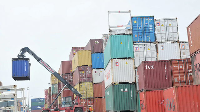 Read more about the article “Chần chừ” phát triển, cảng cạn mới đảm nhận 10% hàng container