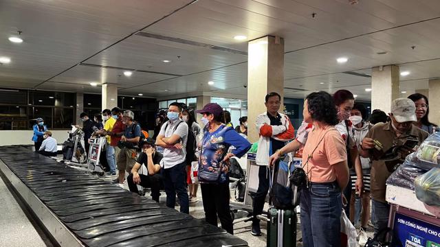 Read more about the article Hành khách mòn mỏi chờ lấy hành lý tại sân bay, Bộ Giao thông vận tải đề nghị khắc phục ngay