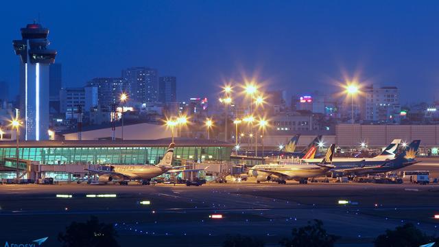 Read more about the article Cận Tết, hàng không tăng chuyến bay đêm, taxi, xe buýt phục vụ dịp cao điểm