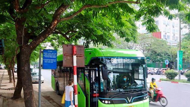 Read more about the article Lo hành khách quay lưng, Hà Nội tìm cách nâng cao chất lượng, xoá bỏ tuyến buýt không hiệu quả