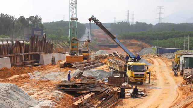 Read more about the article Trữ lượng cát chỉ đáp ứng 77% nhu cầu xây cao tốc Đồng bằng sông Cửu Long, Phó Thủ tướng chỉ đạo “nóng”