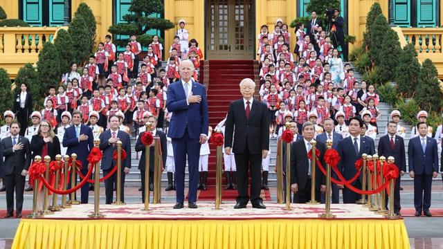 US President Biden Arrives In Hanoi, Starting State Visit To Vietnam ...