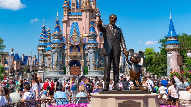 華特迪士尼公司仍將其收入「押注」在主題樂園上