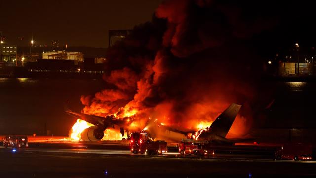 日本の航空機火災：客室乗務員と設備が奇跡を起こした