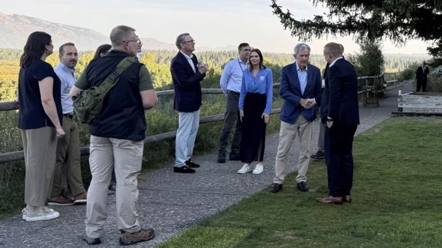 Jackson Hole: Giới chức ngân hàng trung ương “bật đèn xanh” cho giảm lãi suất