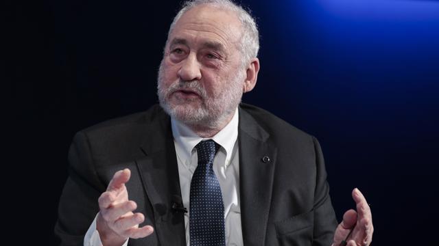 Nhà kinh tế Joseph Stiglitz khuyên Fed hạ lãi suất mạnh tay