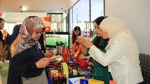 Vietnam showcases goods to Algerian consumers