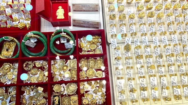Domestic gold prices drop following global trend