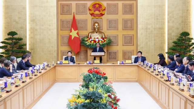 PM chairs a dialogue with European enterprises in Vietnam