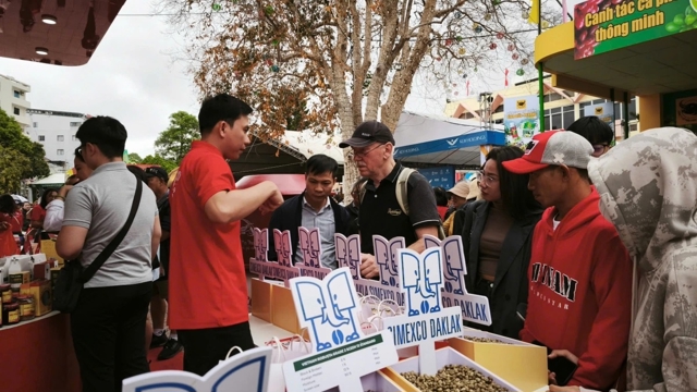 Dak Lak coffee expo features 435 booths