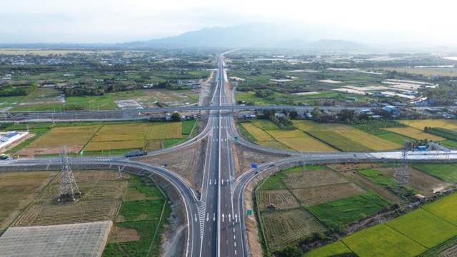 First 55km of Ben Luc - Long Thanh expressway expected for completion by year end