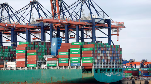 Căng thẳng Mỹ-EU leo thang: Ông Trump dọa đánh thuế quan 200% - Nhịp sống kinh tǫ