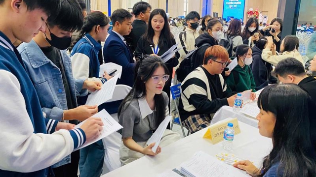 Hanoi job festival offers over 4,000 job positions