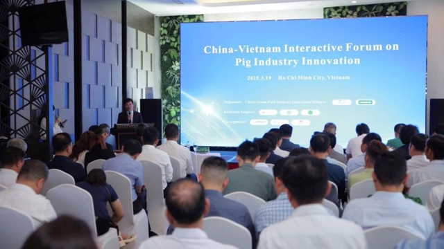 Vietnam - China interactive forum on pig farming held