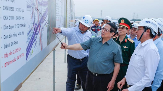 PM urges to complete Long Thanh airport by year end