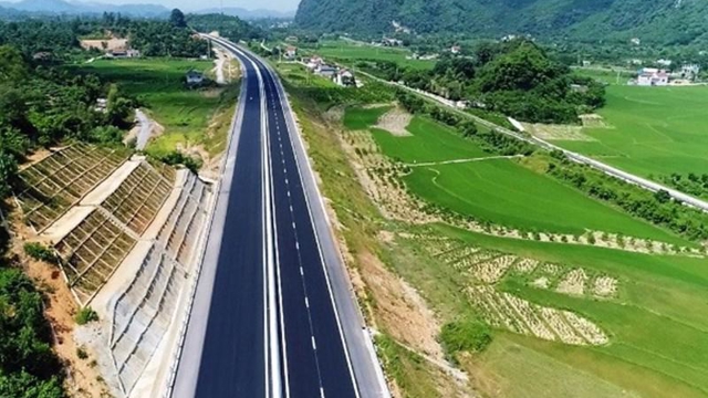 $228 mln to be invested in Hoa Binh - Moc Chau expressway