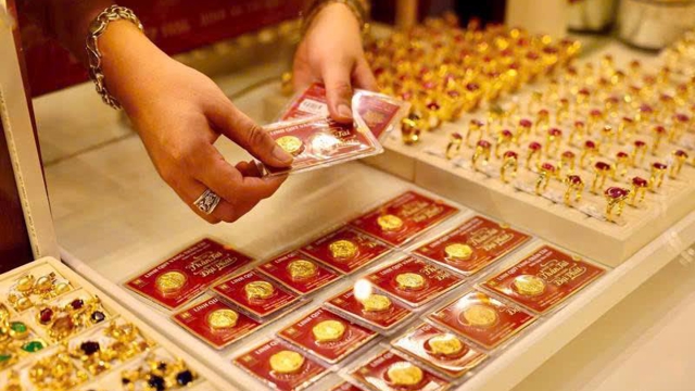 Domestic gold prices hit new high in line with global moves