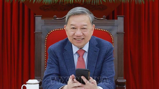 Party leader To Lam holds phone talks with US President Donald Trump