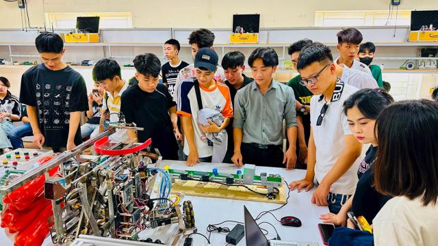 Mục tiêu và giải pháp đào tạo nguồn nhân lực phát triển công nghệ cao giai đoạn 2025-2035