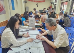 Người hưởng lương hưu, trợ cấp bảo hiểm qua tài khoản tiếp tục tăng