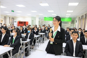 Ứng dụng công nghệ hỗ trợ thông tin cho người lao động tìm việc ở nước ngoài 
