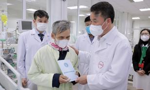 Tặng quà Tết đến bệnh nhân có hoàn cảnh khó khăn tại Hà Nội 