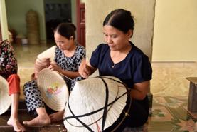 Cận cảnh nghề làm nón lá tại Thanh Hóa 