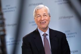 CEO JPMorgan Chase khuyên Fed không nên vội giảm lãi suất