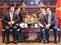 Chủ tịch Quốc hội Vương Đình Huệ tiếp lãnh đạo một số Tập đoàn hàng đầu của Trung Quốc