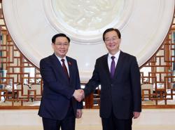 Chủ tịch Quốc hội Vương Đình Huệ tiếp Bí thư Tỉnh ủy Vân Nam (Trung Quốc)