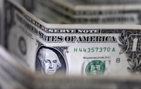 Đồng USD neo giá cao vì triển vọng Fed hạ lãi suất ngày càng mờ mịt