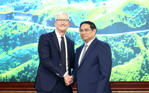 Apple CEO Pledges Support for Vietnam's Green Development Goals In Meeting With PM