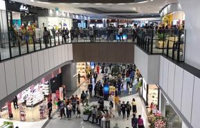 TP.HCM: Trung tâm thương mại tấp nập khách, sức mua tăng cao