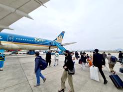 Sát “giờ G”: Hết sạch vé máy bay đi Điện Biên
