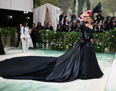 Met Gala: Sự kiện thời trang hay cỗ máy kiếm tiền?