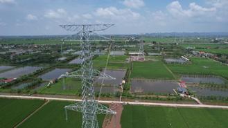 Đường dây 500kV mạch 3 Nhà máy nhiệt điện Nam Định I – Thanh Hoá bắt đầu kéo dây