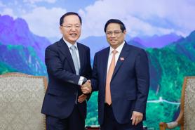 PM Chinh hosts reception for Samsung Chief Financial Officer