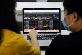 Nhà đầu tư cá nhân bán ròng mạnh trong ngày quy định Prefunding được thông qua