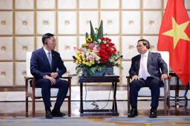 PM meets leading Chinese locomotive  and electricity groups