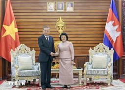 President To Lam meets Cambodian NA President