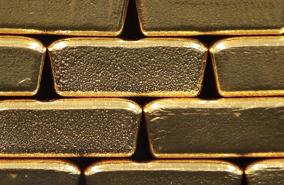 Vàng tụt giá vì đồng USD mạnh lên trước cuộc họp Fed