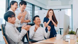 Lương cao hay phúc lợi: Đâu là yếu tố lựa chọn tiên quyết của người lao động?