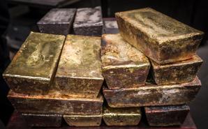 Vàng giảm giá sáng đầu tuần, có dự báo sớm đạt 3.000 USD/oz