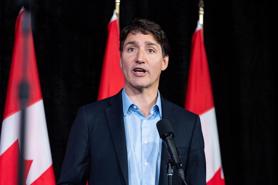 Canada tăng thuế với xe điện và nhôm thép Trung Quốc từ 1/10