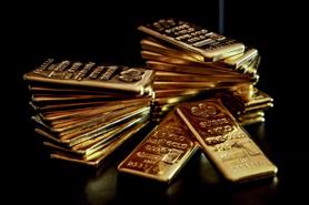 Giá vàng giảm mạnh vì biến động kỳ vọng lãi suất Fed sau số liệu lạm phát