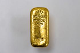 Giá vàng gãy mốc 2.500 USD/oz vì đồng USD tăng giá