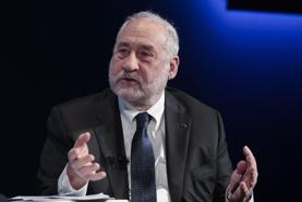 Nhà kinh tế Joseph Stiglitz khuyên Fed hạ lãi suất mạnh tay
